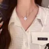 Libro Rojo Pequeño mismo estilo collar de trébol para mujer todo-partido simple hueco completo diamante trébol de la suerte colgante cadena de clavícula