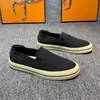 Tênis casuais slip-on de tecido respirável para homens, para primavera e outono, sapatos planos antiderrapantes para o dia a dia