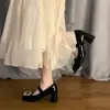 Zapatos Mary Jane con Hebilla Cuadrada de Pedrería 2025 Zapatos Nuevos Charol Francés Tacón Bajo Tacón Grueso Boca Escotada Zapatos de Piel Pequeños Zapatos de Mujer