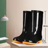 Botas de chuva femininas de cano alto duráveis com forro de algodão para aquecimento, sapatos aquáticos antiderrapantes para uso externo em dias chuvosos, botas femininas impermeáveis de verão com solas de borracha