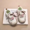Zapatos Deportivos para Niña 2026 Nuevos de Malla Transpirable Dibujo Animado Gato Lindo Suela Suave Antideslizante Anti-patada Cómodos Versátiles