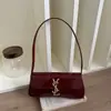 Bolso de axila color burdeos para mujer aprobado por influencers, bolso de hombro con textura vintage, simple y versátil para ir al trabajo, moderno con logo metálico