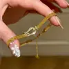 Pulsera tejida Lanis con hebilla de caballo y correa hueca chapada en oro, moderna, lujosa, simple, versátil, mismo estilo que en Little Red Book