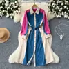 Vestido Camisa de Mezclilla con Bloques de Color, Mangas Largas, Solapa, Un Botón, Tiras de Empalme, Cintura Ceñida, Aspecto Adelgazante, Moda Nueva 2024
