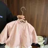 Gabardina Corta Estilo Coreano para Bebés Niñas, Moda Primavera y Otoño 2026 Nueva Chaqueta de Encaje para Bebés Niñas