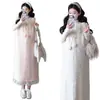 Colección Otoño 2026: Top de punto para maternidad con cuello alto y volantes + Vestido chaleco de punto floral para maternidad