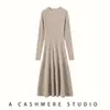 Vestido de Cachemir a Rayas de Cuello Alto Medio para Mujer Color Puro Otoño e Invierno de Longitud Media por Encima de la Rodilla Suéter Delgado de Lana Base Falda Larga
