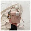 Bufanda de Seda Casual y Elegante Bolso Cubo Textura Nueva Retro 2025 Bolso Cruzado Dulce de Diseño Nicho para Mujeres Viajeras de Negocios Moderno