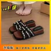 Con falda zapatillas frescas y suaves para mujer ropa de exterior de verano 2026 estilo popular moda vacaciones francesas chanclas de playa con perlas