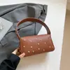 Bolsa Satchel Estilo Novo Verão 2025 Bolsa Personalizada Bolsa de Ombro Retrô Europeia e Americana Tendência Bolsa de Axila Fashion com Rebites