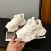 Zapatos de Padre Super Suaves Elegantes de Moda para Niñas 2026 Nuevo Primavera Ligeros Malla Transpirable Estilo Campus Zapatos Deportivos Tendencia