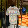 Verão 2026 Novo Masculino Tendência Moda Manga Curta Estampa Colorida Luxo Mais Vendido Solto Top Ins