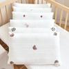 Almohada de algodón puro para siesta de bebé en jardín de infantes, almohada bordada acolchada para niños, funda de almohada extraíble y lavable, venta al por mayor para las cuatro estaciones