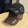 Gorra de Béisbol Bordada con Letras de Lana de Cordero Nueva para Otoño e Invierno, Gorro Cálido para Protección contra el Frío al Aire Libre para Mujeres, Gorra Versátil de Pico de Pato a la Moda