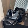 Bolso Niche de Estilo Coreano para Axila para Mujer Nuevo Diseño de Mariposa de Moda Bolso de Un Hombro Color Sólido de Alta Gama Ajustado Ajustado Bolso Tramp