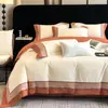 Clase de Lujo Ligero Ropa de Cama 100% Algodón de Fibra Larga Cepillado Bordado Juego de Cuatro Piezas Funda de Edredón Súper Suave Engrosada Cama Algodón Puro