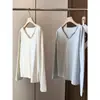 Camiseta de manga larga Zedaijiai estilo coreano diseño principios de otoño relajada cuello en V pequeño botón de nácar mezcla de algodón camiseta básica para mujer