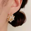 Brincos Únicos de Design de Moda com Buquê de Pérolas e Fechos Elásticos, Femininos, Simples, Luxo Leve, Delicados, Versáteis Novos Argolas