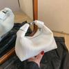 Bolsa Plissada Portátil de Nicho Feminina Chegada Nova Verão 2025 Tendência Retrô Bolsa de Ombro de Abaixo do Braço Versátil Bolsa de Ombro Transversal Ins