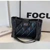 Bolsa Tote Acolchada de Gran Capacidad para Viajes Transfronterizos para Mujer 2026 Nuevo Estilo Bolso de Hombro Pequeño Simple y de Moda Estilo Chanel