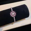 ¡Diseño floral de cristal colorido! Pulsera colgante de flor de circón, pulsera de estilo vintage de lujo ligero, joyería de diseño nicho para mujer, al por mayor