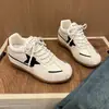 Zapatos Estilo Alemán con Aumento Oculto de Altura Otoño 2026 Nuevo Retro Estrella Estilo Coreano Versátiles Suela Suave Transpirable Suela Gruesa Casual Zapatos para Mujer