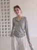 Camiseta blanca semitransparente de manga larga con cuello henley estilo coreano para mujer, capa base de principios de otoño, top ajustado