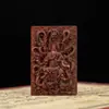 Colgante hecho a mano de alta calidad de madera de azufaifo con un diseño de Guan Yu de nueve dragones, meticulosamente tallado con detalles intrincados. Directo del fabricante, disponible para transmisión en vivo
