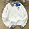 Moletom Casual Soltinho com Forro de Lã e Gola Polo para Mulheres, Outono/Inverno 2025, Versátil, Estilo Coreano de Nicho, Blusa Patchwork Falsa de Duas Peças