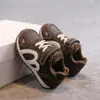 Zapatillas Deportivas Casuales para Niños 2026 Nuevo Estilo Felpa Adicional Temporada Otoño e Invierno Suela Suave Zapatos de Entrenamiento Alemán Unisex para Niños Ligeros Zapatos Forrest Gump
