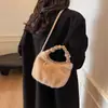 Bolsa Peluda Retrô para Mulheres Outono e Inverno 2025 Nova Bolsa de Mão Peluda Nicho Bolsa de Ombro Transversal de Pelúcia Veludo Tendência