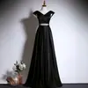Vestido de noche negro para anfitriona, nuevo modelo 2026, vestido largo de lujo ligero de alta gama para ceremonias de adultos, exámenes de arte y actuaciones, con una falda elegante y voluminosa