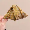 Novo Grampo de Cabelo Retrô Coreano para Mulheres, Pegador Triangular de Cor Contrastante, Grampo de Cabelo de Alta Qualidade na Parte de Trás da Cabeça, Presilha Grande de Tubarão