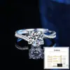 Anillo de Plata de Ley S925 con Moissanita de Un Quilate Anillo Clásico de Cuatro Garras Micro-pavimentado para Mujer Versátil Nicho Estilo Moderno Gama Alta