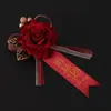 Juego de ramillete y boutonnière de boda para padres, padrinos y damas de honor, incluyendo un juego completo de flores para los novios.