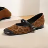 Zapatos planos de punta redonda con estampado de leopardo, zapatos planos de suela blanda para mujer, estilo nuevo de otoño 2026, zuecos, Mary Janes con pedrería, cómodos para los pies, zapatos para mamá