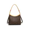 Bolso de Axila de Lujo Ligero para Presbicia Versátil para el Trabajo Bolso Tote de Gran Capacidad para Mujer 2025 Nuevo Bolso Bandolera Retro