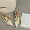 Guangzhou Dropshipping 2026 Primavera/Verão Novos Sapatos de Bico Fino Versáteis de Design de Nicho Sapatos de Commuter Retro Francês