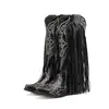 Botas de Cano Alto Apontadas Bordadas com Franjas Outono 2023 Botas de Couro com Rebites Moda Europeia e Americana Botas de Manga Salto Médio Comércio Exterior