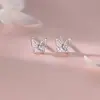 Pendientes de Mariposa Hueca Moda para Mujer Lujo Ligero Personalizados Diseño Simple Estilo Dulce Exquisitos Versátiles Joyería para Orejas de Gama Alta