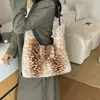 Bolsa peluda de grande capacidade para outono e inverno para mulheres, nova bolsa de ombro da moda para o dia a dia, bolsa tote peluda