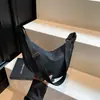 Bolsa transversal de nylon para mulheres 2026 nova bolsa de bolinho da moda leve pequena bolsa de ombro bolsa de axila bolsa de ombro único de lona