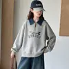 Conjunto de Moletom Infantil para Primavera e Outono Crianças 2026 Outono Novo Estiloso Gola Lapela Calça Jeans Curva Grande Infantil Conjunto de Duas Peças