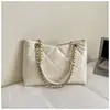 Bolsas Femininas Tendência Transfronteiriças 2026 Nova Moda Versátil Bolsa de Ombro com Bordado Acolchoado Bolsa Tote de Ombro de Grande Capacidade