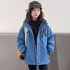 Chaqueta 3 en 1 a prueba de viento e impermeable para niñas, nuevo estilo otoño/invierno, chaqueta con capucha para exteriores para niños, moderna y genial
