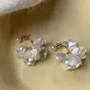 Brincos de Tarraxa Acrílicos Pérola Brilhante Elegantes Estilo Francês Retrô Parecendo Fadas Leve Luxo Moda de Ponta Versáteis para Mulheres