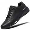 Nuevos zapatos casuales de cuero para hombre 2026, de caña baja, modernos, a la moda, cómodos, zapatillas blancas, zapatos para hombre de suela suave