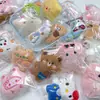 Pequeños regalos de fiesta empaquetados individualmente, lindos colgantes de peluche, muñecos de dibujos animados, muñecos para lanzar en bodas, recuerdos de fiesta y decoraciones colgantes