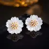 Brincos de Tarraxa Flor Branca Pura Luxo Leve Francês Pérola Natural Orelha de Alto Padrão Estilo Temperamento S925 Agulha de Prata Esterlina Acessórios de Orelha