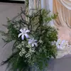 Suministros de Decoración para la Alcoba Nupcial Estilo Romántico Sencillo Cortinas de Tela Blanca Boda al Aire Libre Bata Matutina de Novia Fondo Decoraciones con Flores Artificiales
